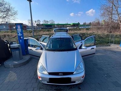 Gebraucht Ford Focus Ghia 90 PS (66 kW) 2000 Silber Kombi
