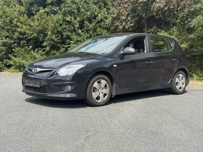 Gebraucht Hyundai i30 Classic 109 PS (80 kW) 2011 Schwarz Limousine