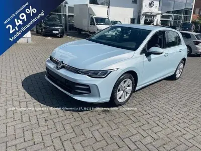 Usata VW Golf VIII R 116 CV (85 kW) 2025 Blu Berlina