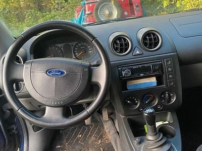 Gebraucht Ford Fiesta 80 PS (58 kW) 2002 Blau Kleinwagen