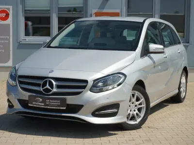 Gebraucht Mercedes B180 109 PS (80 kW) 2015 Silber Kleinwagen