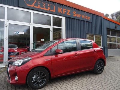 Gebraucht Toyota Yaris Hybrid Comfort 75 PS (55 kW) 2015 Rot Kleinwagen