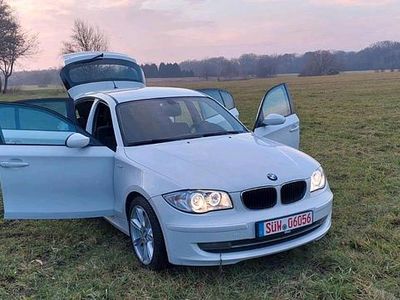 Usata BMW 116 122 CV (89 kW) 2009 Bianco Utilitaria