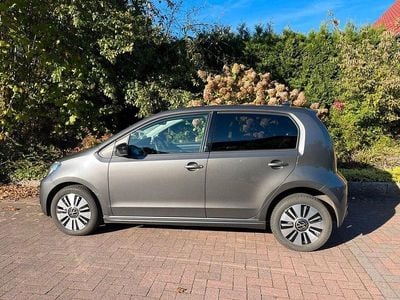 Grau Gebraucht 2022 VW e-up! Kleinwagen | 12.800 € (Guter Preis)