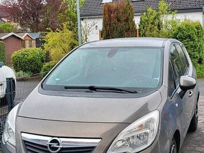 Begagnad Opel Meriva 100 HK (73 kW) 2011 Guld Minibuss