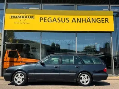 Gebraucht Mercedes E200 Classic 163 PS (119 kW) 2001 Schwarz Kombi