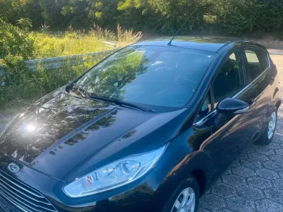 Gebraucht Ford Fiesta 95 PS (69 kW) 2013 Schwarz Kleinwagen