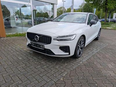 Ice white, solid Gebraucht 2020 Volvo V60 R-Design Kombi | 37.490 € (Etwas zu teuer)