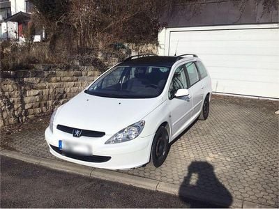 Weiß Gebraucht 2003 Peugeot 307 Kombi | 2.000 €