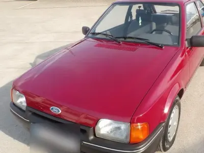 Brugt Ford Escort 75 HK (55 kW) 1986 Rød Sedan
