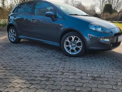 Gebraucht Fiat Punto 77 PS (56 kW) 2012 Grau Kleinwagen