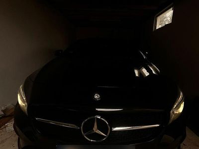 Gebraucht Mercedes CLA220 Night 177 PS (130 kW) 2015 Schwarz Limousine