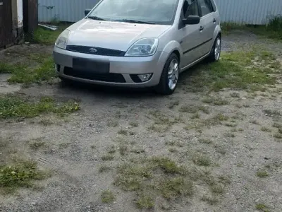 Gebraucht Ford Fiesta 69 PS (50 kW) 2003 Silber Kleinwagen