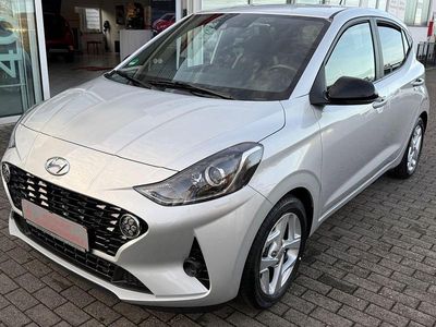 Gebraucht Hyundai i10 GO! 67 PS (49 kW) 2023 Silber Kleinwagen