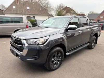Neu Toyota HiLux 150 PS (110 kW) 2026 Grau Pickup