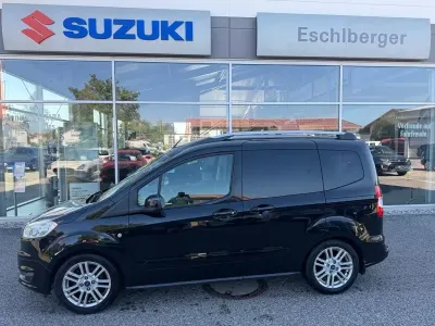 Gebraucht Ford Tourneo Courier Titanium 101 PS (74 kW) 2016 Iridiumschwarz metallic Van / Kleinbus