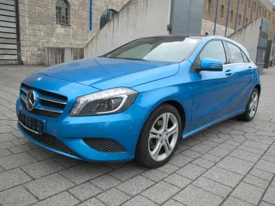 Gebraucht Mercedes A200 136 PS (100 kW) 2013 Blau Kleinwagen