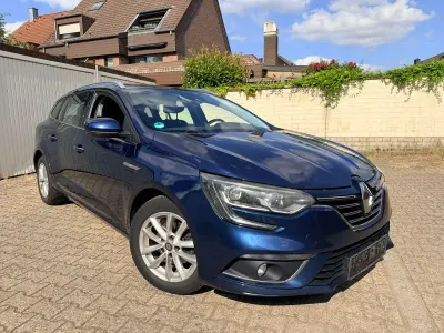 Gebraucht Renault Mégane GrandTour Intens 132 PS (97 kW) 2017 Blau Kombi