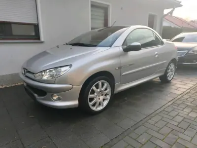 Gebraucht Peugeot 206 CC Quiksilver 109 PS (80 kW) 2004 Silber Cabrio