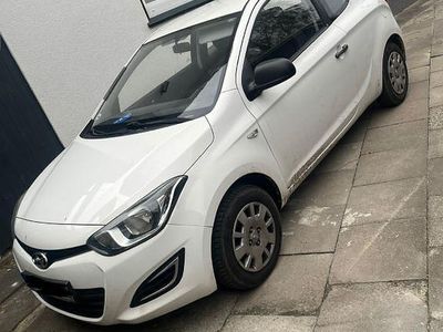 Gebraucht Hyundai i20 Classic 86 PS (63 kW) 2012 Weiß Kleinwagen