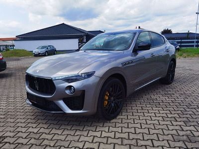 Grau Gebraucht 2020 Maserati Levante SUV | 69.995 € (Teuer)