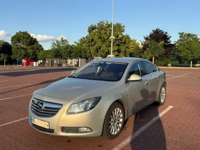Gebraucht Opel Insignia Cosmo 140 PS (102 kW) 2009 Gold Limousine
