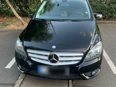 Gebraucht Mercedes B180 109 PS (80 kW) 2014 Schwarz Kleinwagen