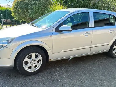 Gebraucht Opel Astra Edition 125 PS (91 kW) 2005 Silber Limousine