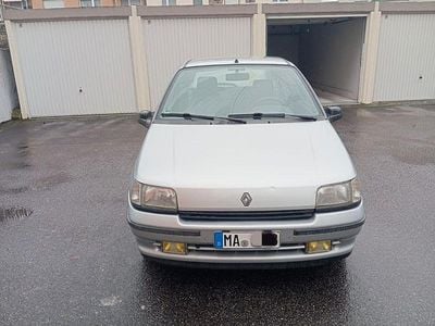 Silber Gebraucht 1992 Renault Clio Limousine | 3.690 €