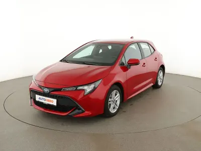 Używany Toyota Corolla Comfort 122 KM (89 kW) 2023 Czerwony Sedan/Limuzyna