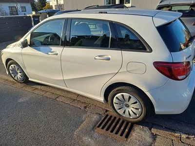 Gebraucht Mercedes B180 109 PS (80 kW) 2017 Weiß Van / Kleinbus