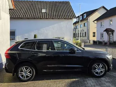 Gebraucht Volvo XC60 Momentum 190 PS (139 kW) 2019 Schwarz SUV