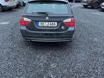 Gebraucht BMW 320 150 PS (110 kW) 2007 Blau Kombi