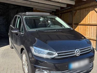 Second-hand VW Touran Highline 179 CP (131 kW) 2017 Negru Monovolum