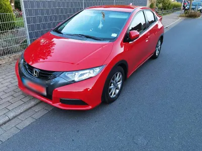 Gebraucht Honda Civic 110 PS (80 kW) 2012 Rot Kleinwagen