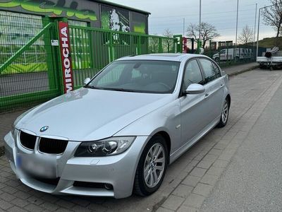 gebraucht BMW 318 i E90 M-Paket/PDC/Schiebedach/Navi/Tempomat