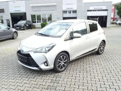 Gebraucht Toyota Yaris Hybrid Lounge 75 PS (55 kW) 2018 Silber Limousine