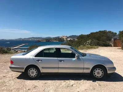 Brugt Mercedes E200 136 HK (100 kW) 1997 Grå Sedan