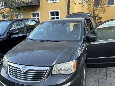 Gebraucht Lancia Voyager Silver 163 PS (119 kW) 2012 Van / Kleinbus