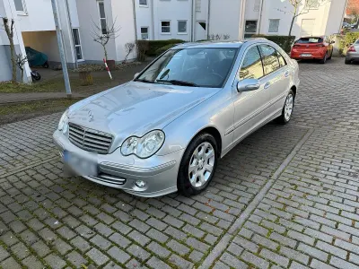 Begagnad Mercedes 220 Elegance 150 HK (110 kW) 2006 Silver Sedan