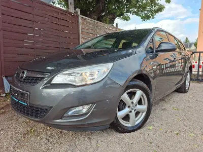 Gebraucht Opel Astra 101 PS (74 kW) 2012 Grau Kombi