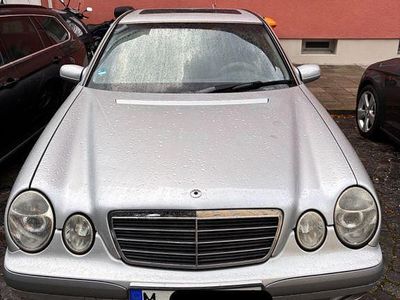 Mercedes E200