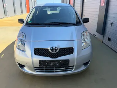 Gebraucht Toyota Yaris 87 PS (63 kW) 2009 Silber Kleinwagen