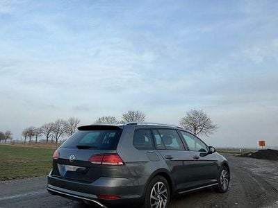 Grau Gebraucht 2018 VW Golf VII Sound Kombi | 10.900 € (Guter Preis)