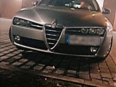 Grau Gebraucht 2010 Alfa Romeo 159 Kombi | 5.000 €