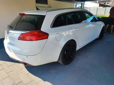 Gebraucht Opel Insignia Sport 179 PS (131 kW) 2010 Weiß Kombi