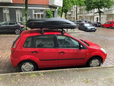 Używany Ford Fiesta 59 KM (43 kW) 2005 Czerwony Hatchback