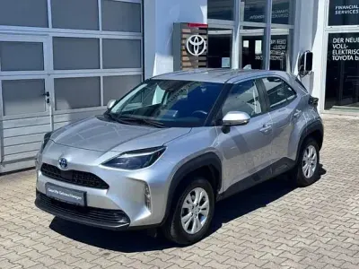 Gebraucht Toyota Yaris Hybrid Business Edition 116 PS (85 kW) 2021 Shimmering silver metallic