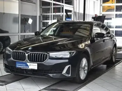 Gebraucht BMW 545e Luxury Line 394 PS (289 kW) 2021 Schwarz Limousine