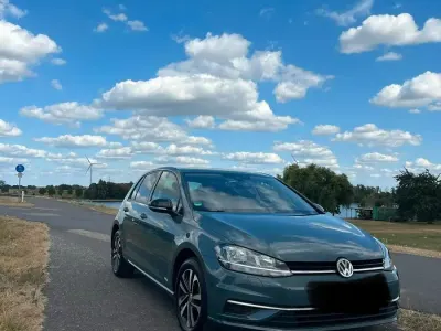Gebraucht VW Golf VII IQ Drive 116 PS (85 kW) 2019 Blau Limousine